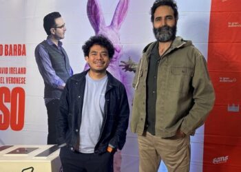 Arturo Barba y Memo Villegas durante la presentación de El quinto paso, obra teatral dirigida por Daniel Veronese.