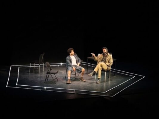 Arturo Barba y Memo Villegas durante la presentación de El quinto paso, obra teatral dirigida por Daniel Veronese.