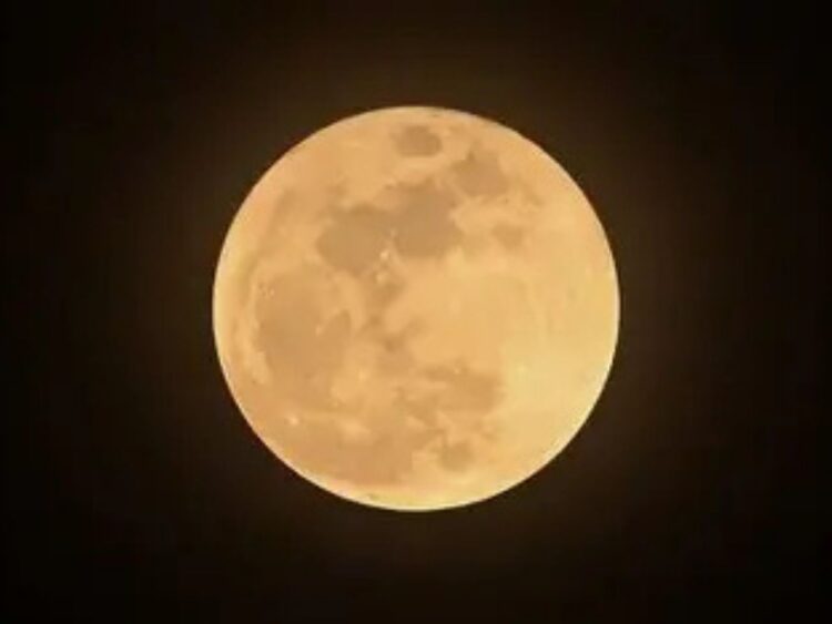 Luna y Marte sobre el horizonte durante la madrugada, como parte de los fenómenos astronómicos de septiembre de 2026.