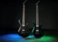Guitarra Gibson Victory Baritone en acabado metálico, con diseño de escala extendida, pastillas humbucker ELEV8 y estética contemporánea.
