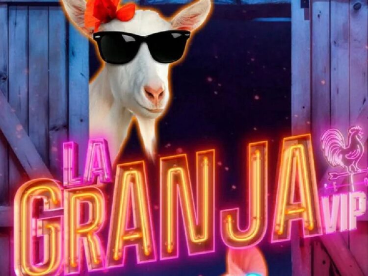 Televisores muestran imágenes de realities mexicanos La Casa de los Famosos y La Granja VIP, protagonistas de la competencia por el rating y la polémica televisiva.