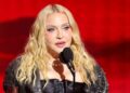 Madonna durante su presentación en los MTV Video Music Awards 2026 junto a Sabrina Carpenter y Charli XCX.