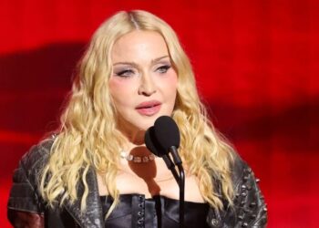 Madonna durante su presentación en los MTV Video Music Awards 2026 junto a Sabrina Carpenter y Charli XCX.