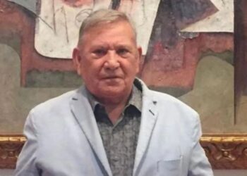 Fotografía de Chucho Gallegos, fundador de la revista TVyNovelas y pionero del periodismo de espectáculos en México, quien murió a los 84 años.