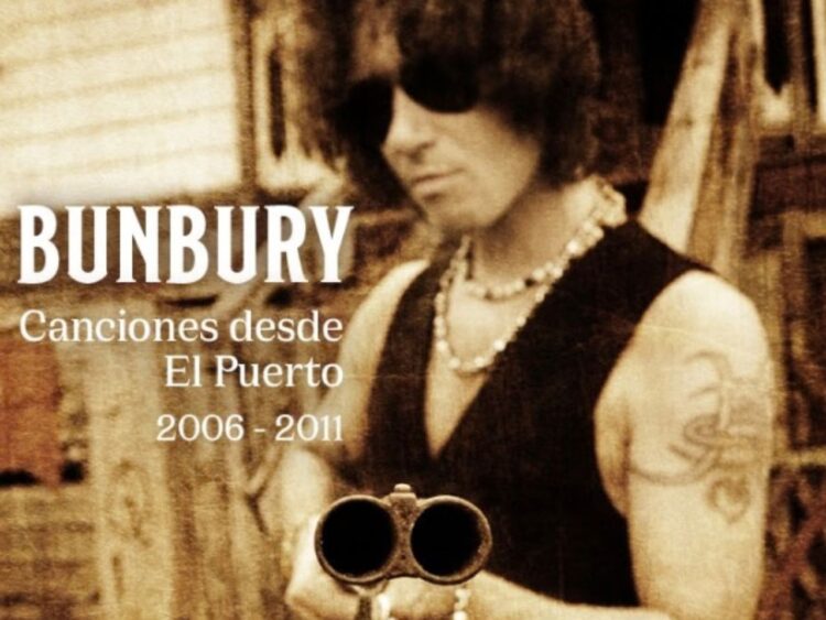 Enrique Bunbury, cantautor español, durante la presentación de “Canciones desde El Puerto”, libro de conversaciones realizado junto al periodista Juanjo Ordás.