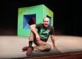 Rodrigo Murray durante una presentación de Leonardo, monólogo teatral inspirado en la vida y obra de Leonardo da Vinci, en el Teatro Milán de la Ciudad de México.