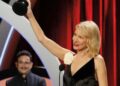 Naomi Watts recibió el Premio Donostia en el Festival de San Sebastián y dedicó el reconocimiento al fallecido cineasta David Lynch.