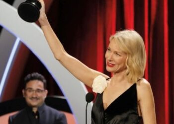 Naomi Watts recibió el Premio Donostia en el Festival de San Sebastián y dedicó el reconocimiento al fallecido cineasta David Lynch.