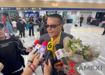 Alfredo Adame durante una entrevista en la que habló sobre Aleks Syntek y distintas polémicas del espectáculo.