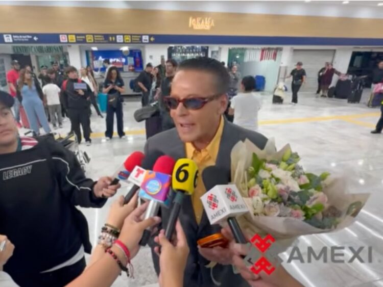 Alfredo Adame durante una entrevista en la que habló sobre Aleks Syntek y distintas polémicas del espectáculo.