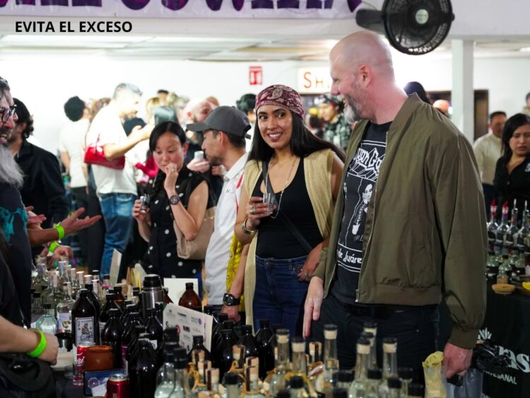 Mezcalfest.mx celebrará su XIII edición con productores de mezcal, arte, música y gastronomía en la colonia Roma Sur de Ciudad de México.