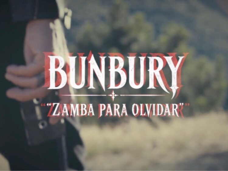 Enrique Bunbury durante una presentación musical, en el marco del estreno de su videoclip “Zamba para Olvidar”.