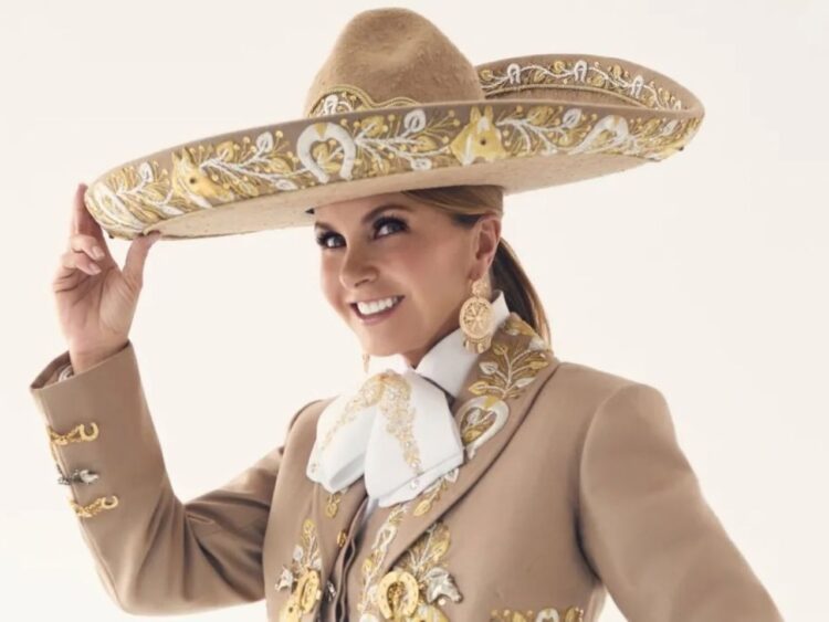Lucero durante una entrevista en la que habló sobre los rumores de convertirse en abuela.