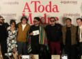 Ricardo Pérez durante la conferencia de prensa de A Toda Madre, acompañado por El Cojo Feliz y el director Max del Río.