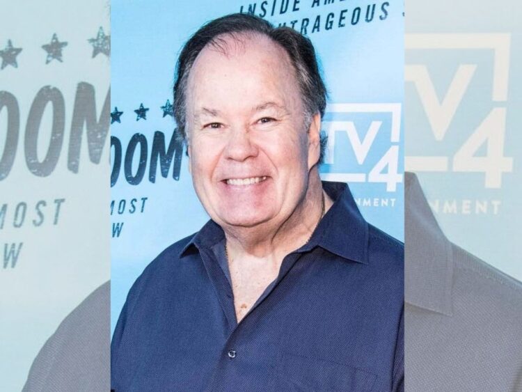 Dennis Haskins en una imagen de su trayectoria como actor, reconocido por interpretar al director Richard Belding.
