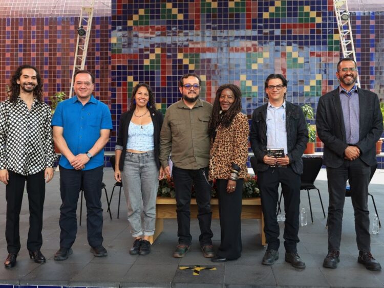 Artistas durante una actividad cultural en el Centro Nacional de las Artes, que en octubre ofrecerá teatro, danza, música, cine, literatura y propuestas del Circuito Cervantino 2026.