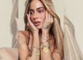 TINI y Lali durante su presentación en el escenario, donde recrearon el icónico momento de Britney Spears, Madonna y Christina Aguilera en los MTV Video Music Awards.