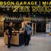 Fonseca y Mark Agnesi recorren el Gibson Garage Miami, rodeados de guitarras de la colección de Gibson.