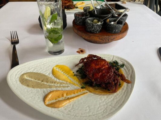 Platillos de tacos, cortes, mariscos y postres de una propuesta gastronómica en Ciudad de México.