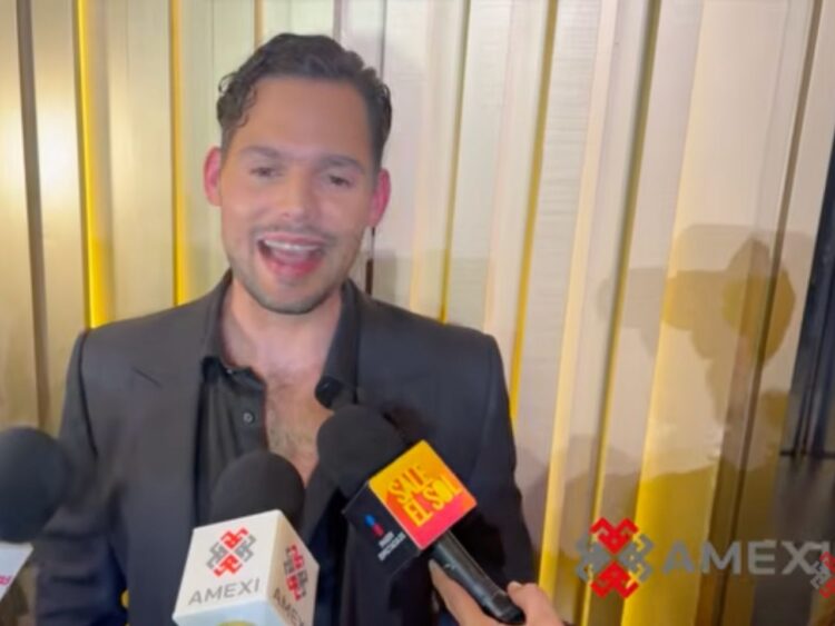Emmanuel Palomares durante la presentación de Tierra de Amor y Coraje, producción que grabó durante tres meses en Arizona.