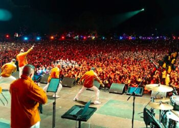 Grupo Niche durante su presentación en el Festival Cordillera, ante miles de personas reunidas en el Parque Simón Bolívar de Bogotá.