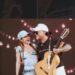 Alejandro Sanz y Shakira interpretan juntos “La Tortura” durante el concierto de la cantante colombiana en Madrid.