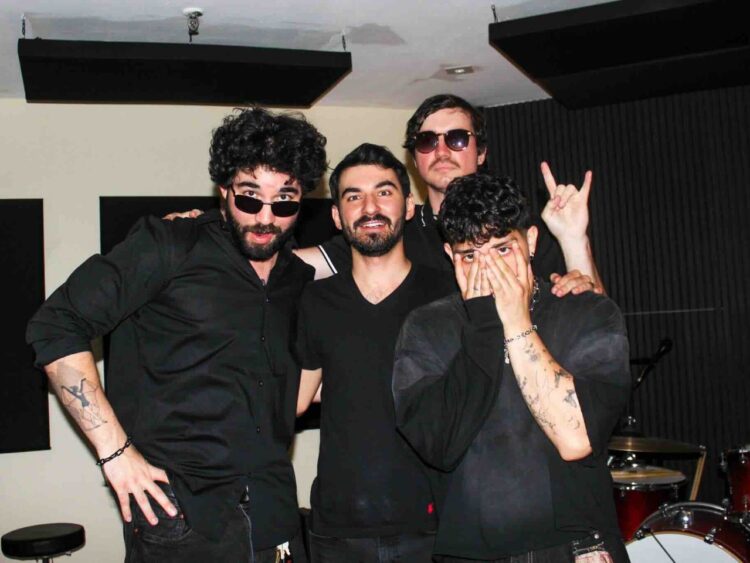 SHUSH, banda de rock latino radicada en Miami, durante una presentación en vivo como parte de la promoción de su álbum debut Apología.