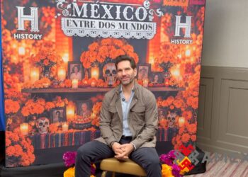 Arap Bethke durante la promoción de “México entre dos mundos”, serie de History Channel sobre las tradiciones del Día de Muertos.