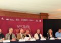 Artistas e intérpretes durante una presentación del Festival Artístico de Otoño, encuentro que reunirá a más de 400 participantes y 120 obras en distintas sedes.