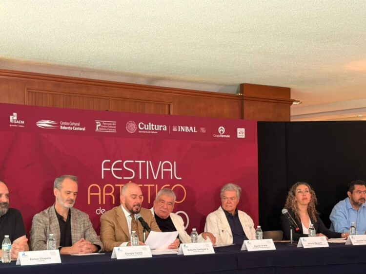 Artistas e intérpretes durante una presentación del Festival Artístico de Otoño, encuentro que reunirá a más de 400 participantes y 120 obras en distintas sedes.