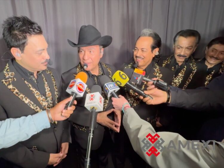 Los Tigres del Norte durante un encuentro con medios en el que hablan de sus reconocimientos, próximos proyectos y su deseo de presentarse en Bellas Artes.