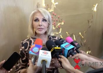 Olivia Collins durante un encuentro con medios en el que habló sobre Maribel Guardia, Imelda Tuñón y su participación en proyectos de televisión.