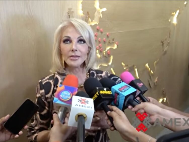 Olivia Collins durante un encuentro con medios en el que habló sobre Maribel Guardia, Imelda Tuñón y su participación en proyectos de televisión.