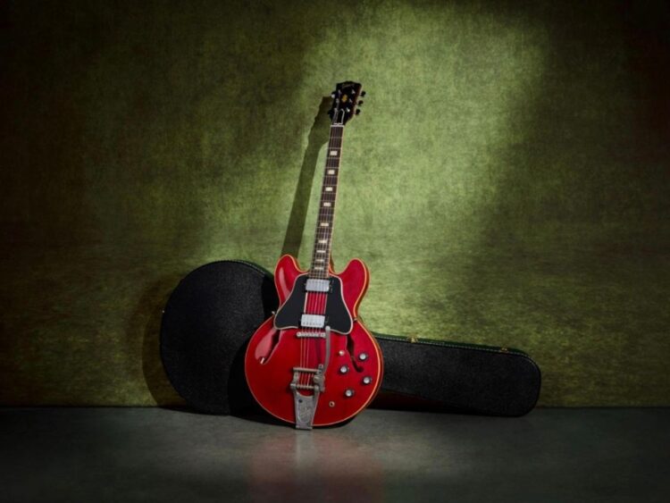 Guitarra Gibson ES-335 de edición especial inspirada en el instrumento de 1965 utilizado por Gustavo Cerati.