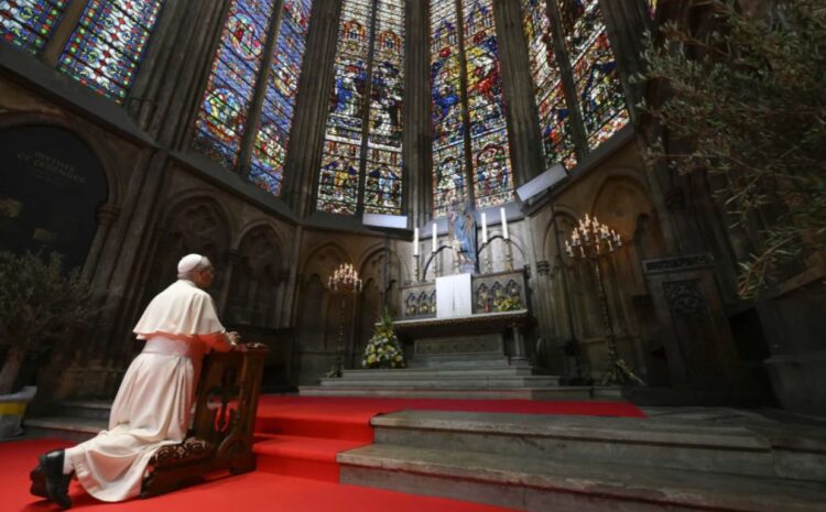 El Papa León en la Catedral de San Esteban, en Mertz, Francia.