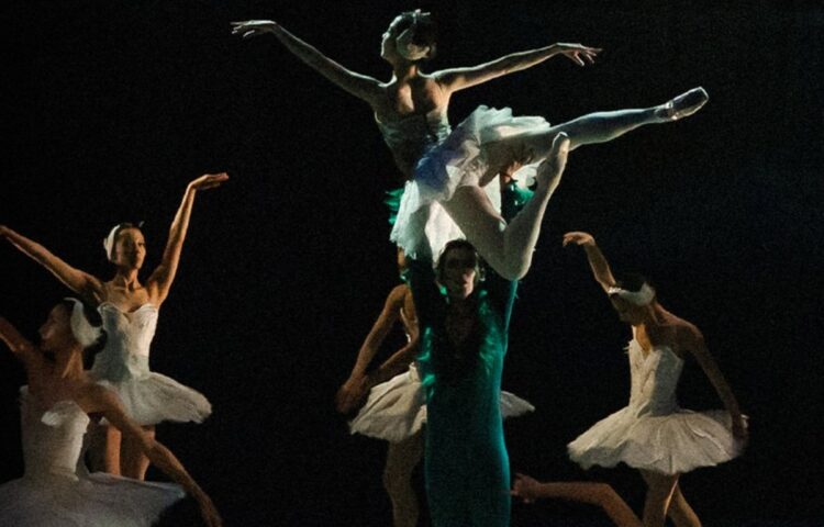 “El lago de los cisnes” llega al Auditorio Nacional con dos funciones, música en vivo y una mirada contemporánea al clásico. | AMEXI/FOTO: IG @cndanzamx
