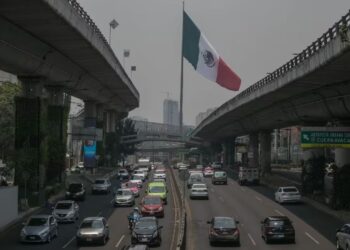 El programa Hoy No Circula opera de manera normal este 15 de septiembre. AMEXIFoto Especial