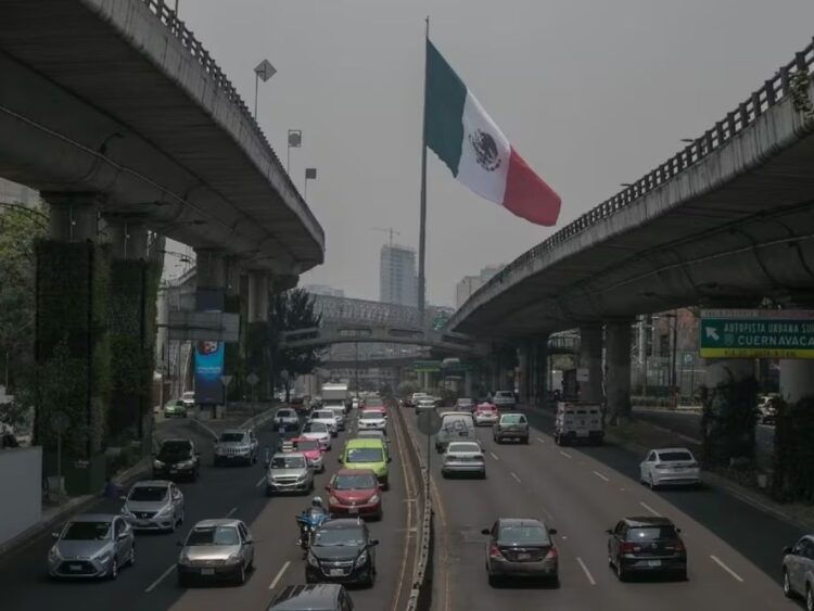 El programa Hoy No Circula opera de manera normal este 15 de septiembre. AMEXIFoto Especial