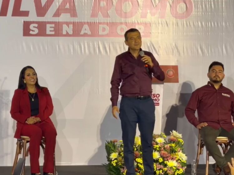 El senador Luis Alfonso Silva Romo se autodestapó para la presidencia municipal de la ciudad de Oaxaca.