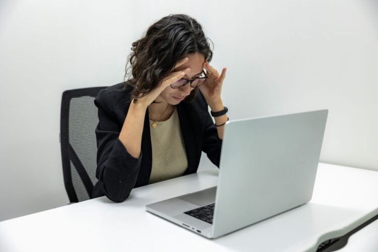 Con estrés financiero alto 42% de mujeres mexicanas