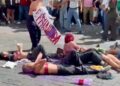 Estudiantes de UAEM protestan durante desfile cívico-militar, por asesinato de Claudia Tacoronte. AMEXI Foto Especial