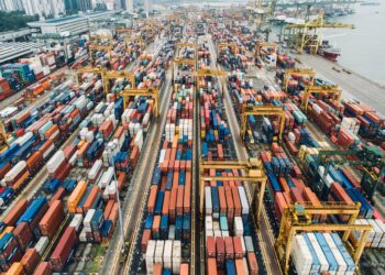 Exportaciones de México crecen 40.4% en agosto y balanza comercial logró un superávit