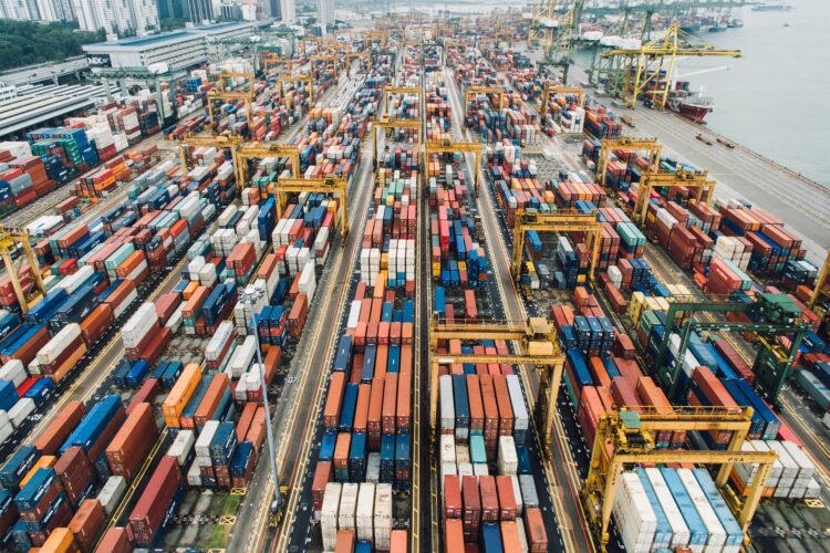 Exportaciones de México crecen 40.4% en agosto y balanza comercial logró un superávit