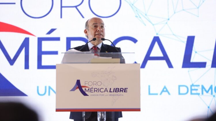 Felipe Calderón reaparece de cara a elecciones de 2027; Morena sí miente y traiciona