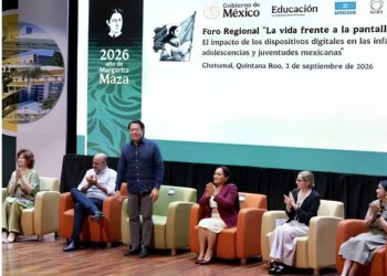 Foro sobre el uso de celulares y pantallas en las escuelas. AMEXI Foto