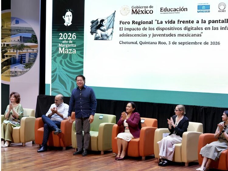 Foro sobre el uso de celulares y pantallas en las escuelas. AMEXI Foto