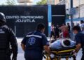 Heridos en enfrentamiento en Penal de Jojutla, Morelos, son llevados a hospital. AMEXI Foto Especial