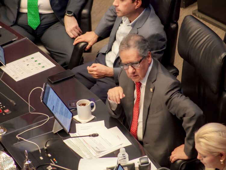 Higinio Martínez, en el Senado de la República. AMEXI Foto Ivonne Cárdenas