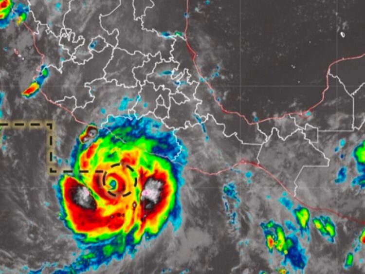 Huracán Polo provocará lluvias intensas y oleaje de hasta 9 metros, mientras el calor de 40 °C persistirá en varios estados.
