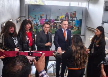 Inauguración del Mural de Manjarrez en la estación Puebla del Metro. AMEXI/ Foto: Manjarrez